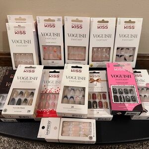 Variety of (mostly) Kiss glue on nails.